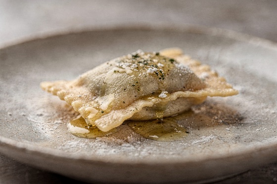 gourmet, fried, sardinian, seadas, dessert, drizzled, with, golden, hone, close-up, shot, traditional, pastry, expertly, crispy, golden-brown, crust, filled, soft, cheese, and, warm, honey, the, sweet, delicately, dusted, powdered, sugar, finely, chopped, fresh, herbs, elegantly, presented, rustic, handmade, ceramic, dish, fine, dining, atmosphere, sebadas, ravioli, italian, cuisine, plate, food, photography, delicious, macro, appetizer, snack, dough, dripping, glaze, syrup, homemade, restaurant, meal, dark, mediterranean, italy, stuffed, dumpling, crusty, delicacy, culinary, luxury, treat, tasty, savory, drink
